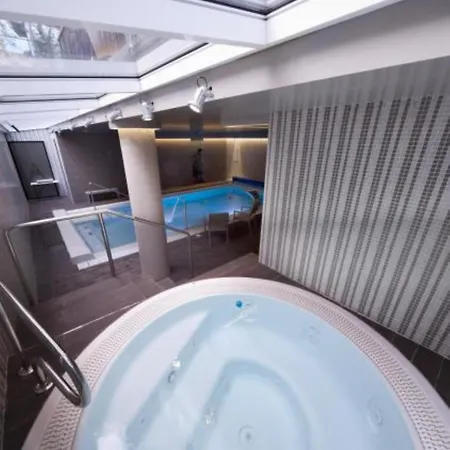 U-hotel Ciudad De 4*