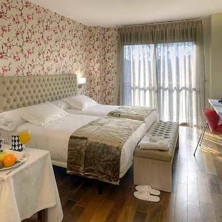 U-hotel Ciudad De Ξενοδοχείο 4*