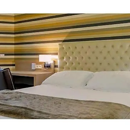 U-hotel Ciudad De Ξενοδοχείο 4*