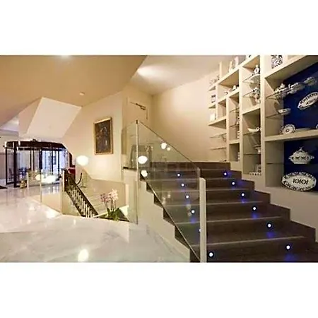 U-hotel Ciudad De Ξενοδοχείο