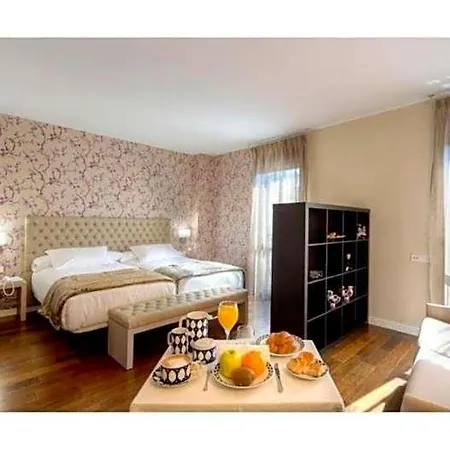 U-hotel Ciudad De Ξενοδοχείο