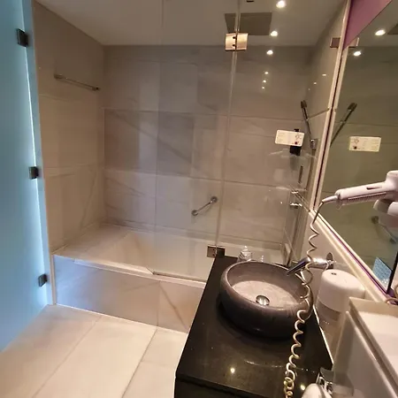 U-hotel Ciudad De 4*