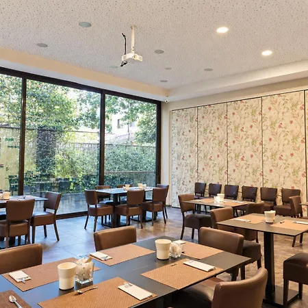 U-hotel Ciudad De Otel 4*