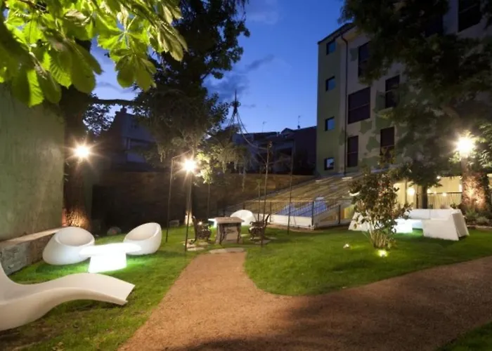 Отель U-hotel Ciudad De